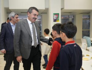Bakan Tekin, öğrenci, öğretmen ve velilerle iftar sofrasında buluştu – Yeni Haberler