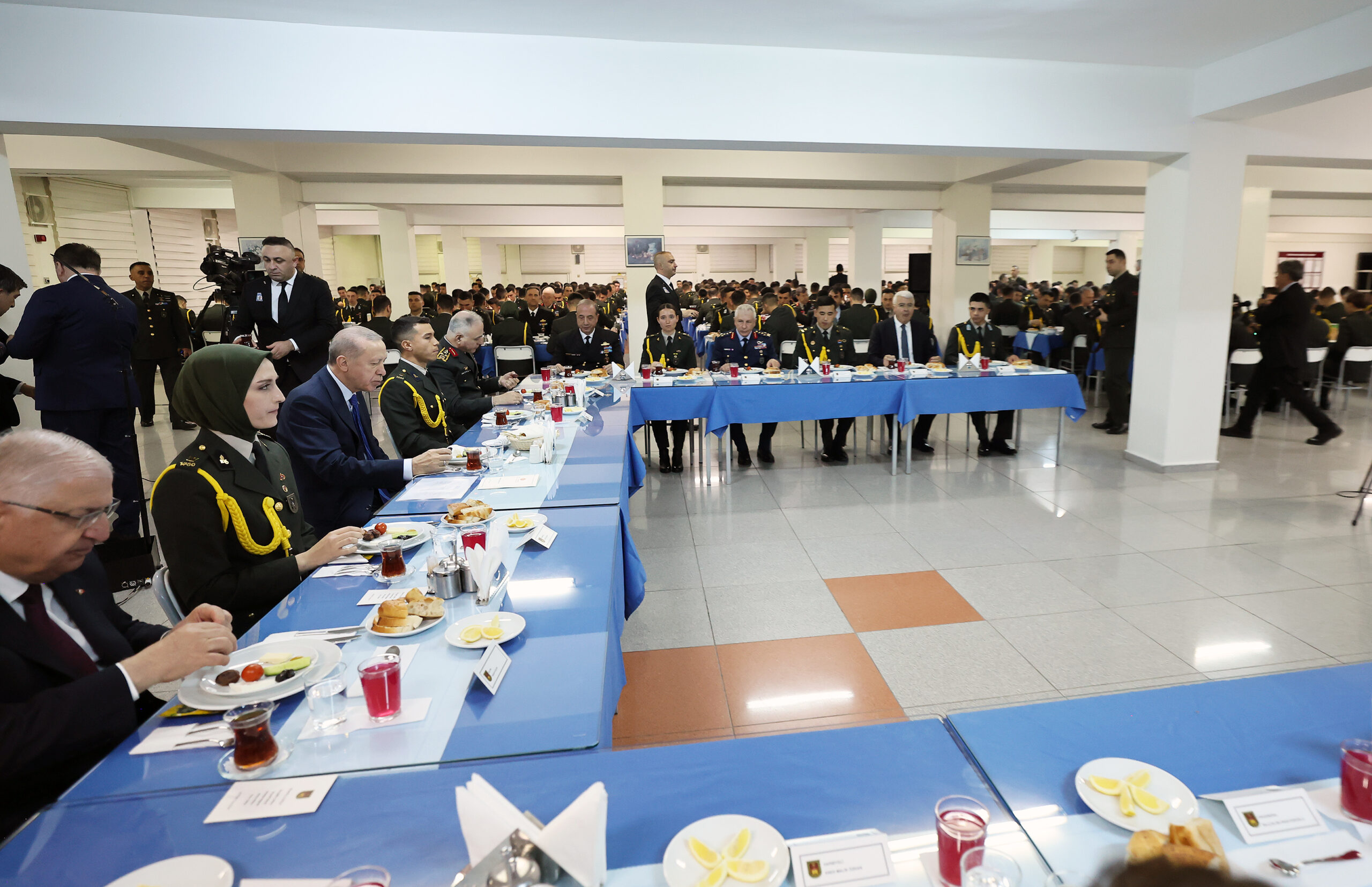 Cumhurbaşkanı Erdoğan, MSÜ Kara Harp Okulu'nda öğrenciler ile bir araya geldi