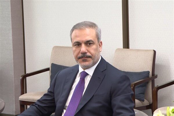 Bakan Fidan, Cenevre’de Türk bilim insanları ve mühendislerle görüştü