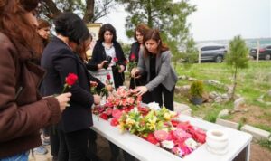 Eş Başkan Bucak, Rojin Kabaiş ve Narin Güran’ın mezarını ziyaret etti – Yaşam