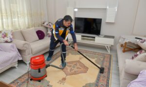 Esenyurt Belediyesi, yaşlı ve engelli vatandaşlara yönelik ev temizliği hizmeti verdi – Yaşam