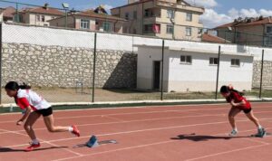 Karaman’da genç atletler pistte ter döktü – Spor