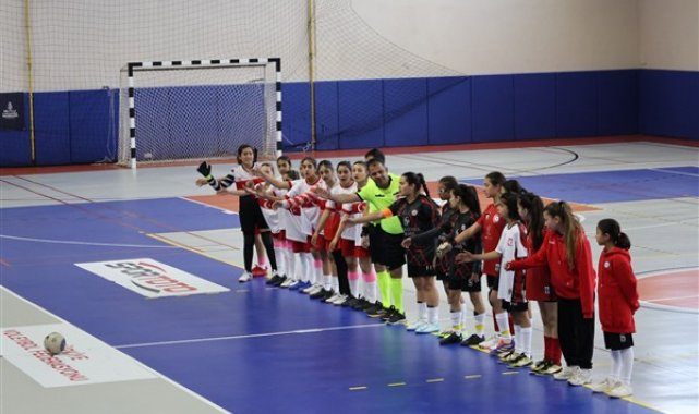 Karaman’da Okul Sporları Yıldızlar Futsal Yarı Final müsabakaları başladı – Spor