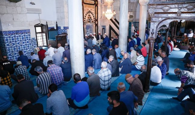 Vali Köşger, şehitler için düzenlenen mevlid programına katıldı – Gündem