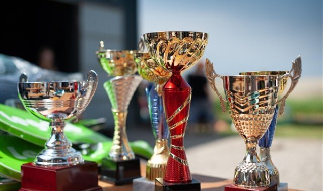 Yüksekova Spor Kulübü şampiyonluk kupasını aldı – Spor