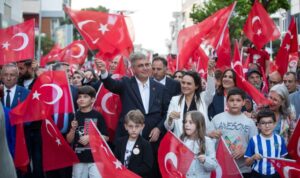 23 Nisan kutlamaları İzmir’de sokaklara taştı – Yaşam