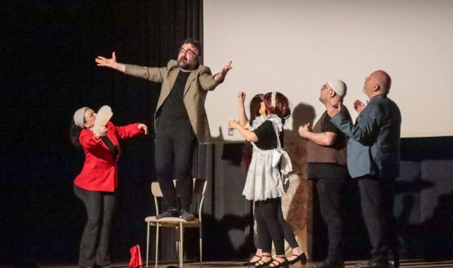 “90’lar Kabare” tiyatro oyunu Yalovalılarla buluştu – Kültür-Sanat