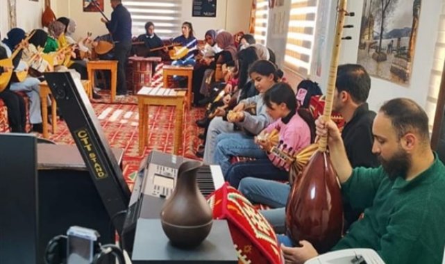 Bitlis Belediyesi’nin bağlama kursları devam ediyor – Kültür-Sanat