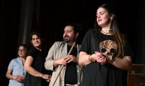 Bornova Belediyesi’nin ev sahipliğinde “Sığınamayanlar” adlı tiyatro oyunu sergilendi – Kültür-Sanat