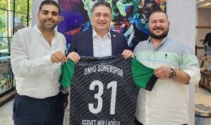CHP’li Mullaoğlu’na Onyo Sümerspor forması hediye edildi – Spor