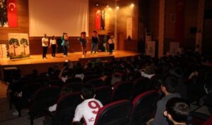 “Dicle’nin Rüyası” öğrencilerle buluştu
