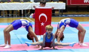 İzmir Büyükşehir Belediyesi’nden Çocuk ve Spor Şenliği – Spor