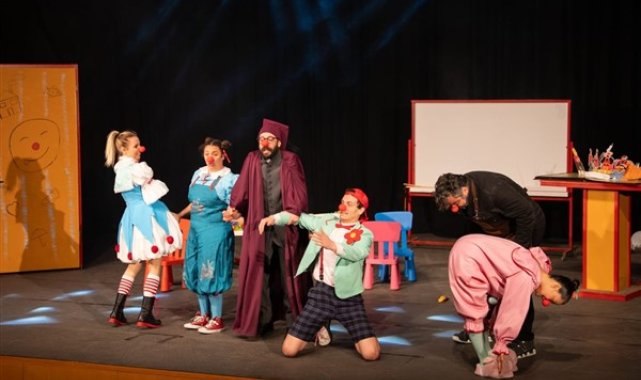 İzmir Şehir Tiyatroları’ndan çocuklara bayram sürprizi