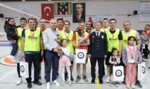 Vali Çiçekli, Polis Haftası il birinciliği turnuvası final müsabakasına katıldı – Spor