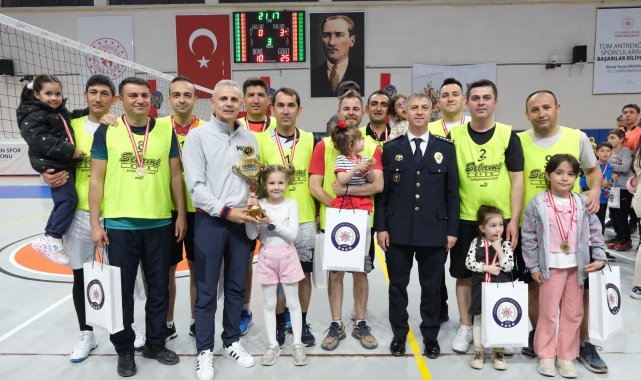 Vali Çiçekli, Polis Haftası il birinciliği turnuvası final müsabakasına katıldı – Spor