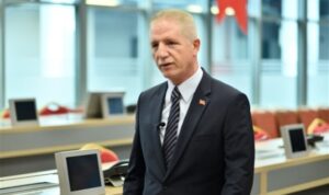 Vali Gül, “Suya Saklanan Renkler: Yazma Eserlerde Ebru” sergisinin açılışını yaptı – Kültür-Sanat