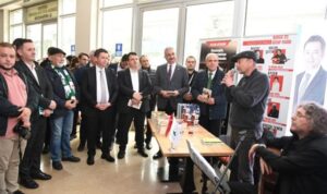 Yazar Nevzat Çelik, Bursa Kitap Fuarı’nda okurlarıyla buluştu – Kültür-Sanat