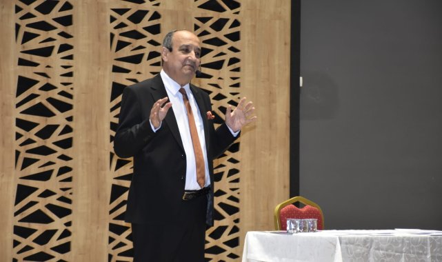 “Akif Oktay ile Şiirler Arası Yolculuk” dinletisi yapıldı – Kültür-Sanat