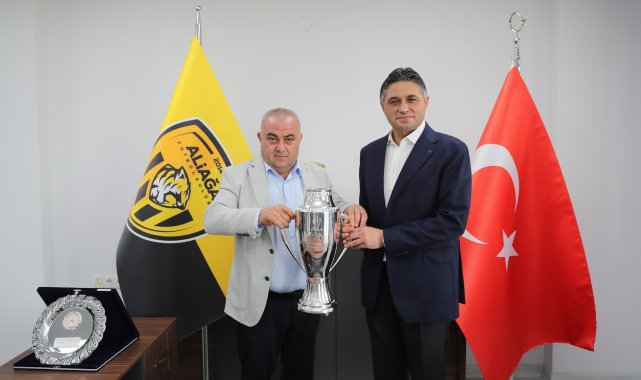 Aliağaspor FK, şampiyonluk kupasını teslim aldı – Spor