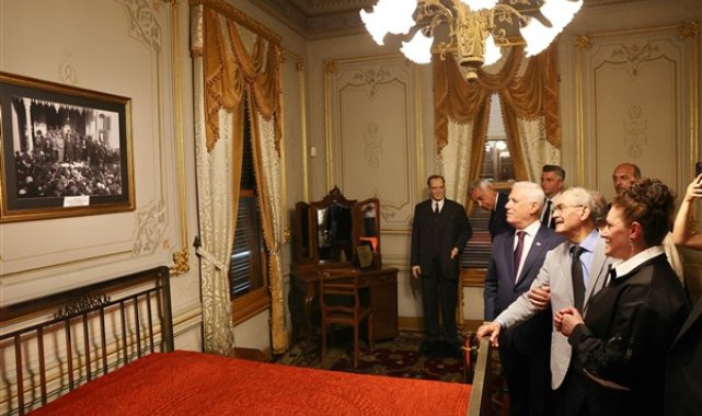 Atatürk’ün balmumu heykeli, Hünkar Köşkü’nde sergileniyor – Kültür-Sanat