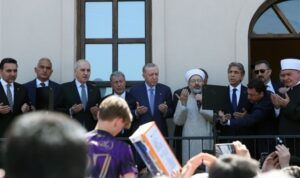 Bakan Ersoy, Gümrükçü İshak Ağa Camii’nin açılışına katıldı – Gündem