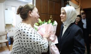 Bakan Göktaş’tan gönüllü anne Gürel’e Anneler Günü ziyareti – Gündem
