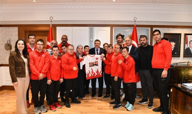 Başkan Genç, down sendromlu milli sporcuları ağırladı – Spor