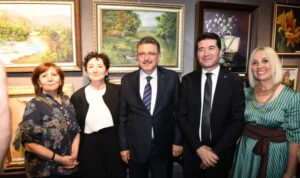 Başkan Genç, ressam Güner’in anısına düzenlenen “Tuvaldeki İzler” sergisine katıldı – Yaşam