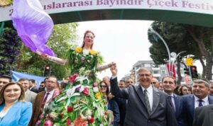 Başkan Tugay, 26. Uluslararası Bayındır Çiçek Festivali’ne katıldı – Yaşam