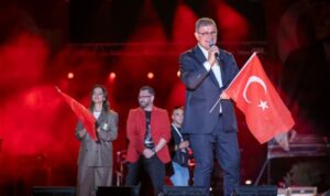 Başkan Tugay, Duman konserine katıldı – Yaşam