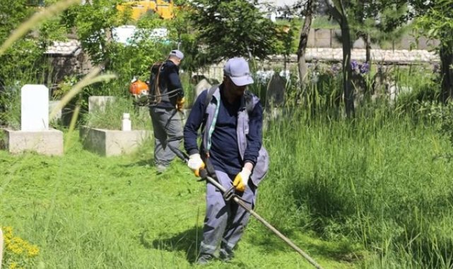 Bitlis’te mezarlıklarda bayram temizliği başladı – Yaşam