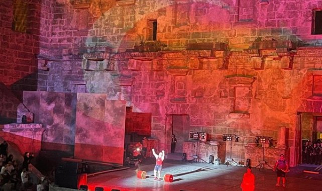 ”Cep Herkülü” antik tiyatroda canlandırıldı – Gündem