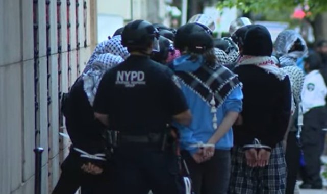 Columbia Üniversitesi’nde İsrail’i protesto eden onlarca öğrenci tutuklandı – Dünya