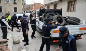 Çorum’da zabıtadan otopark etrafındaki engellere müdahale