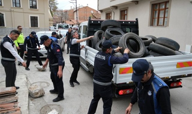 Çorum’da zabıtadan otopark etrafındaki engellere müdahale