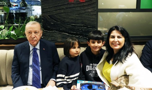 Cumhurbaşkanı Erdoğan, Ankara'daki bir kafede vatandaşlarla buluştu