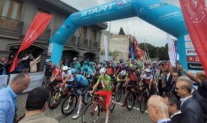 Cumhurbaşkanlığı Bisiklet Turu’nda pedallar Meryemana’ya çevrildi