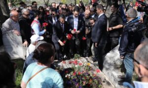 Deniz Gezmiş, ölüm yıl dönümünde mezarı başında anıldı – Gündem