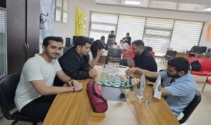 Dicle Üniversitesi’nden görme engelli öğrencilere satranç eğitimi – Yaşam