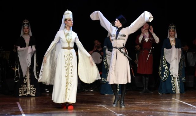 Elbruz Halk Dansları Topluluğu Mamak’ta sahne aldı – Kültür-Sanat