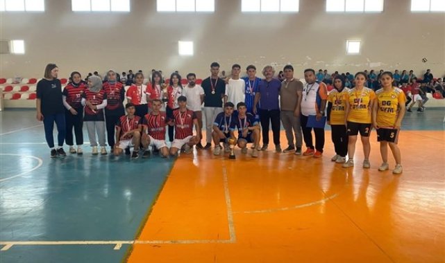 Hassa’da liseler arası atletizm yarışmaları tamamlandı