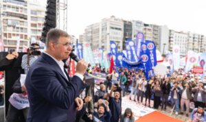 İzmir Büyükşehir Belediye Başkanı Tugay, 1 Mayıs dolayısıyla düzenlenen programa katıldı – Gündem