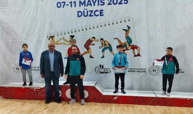 Karamanlı güreşçiler Türkiye Şampiyonası’ndan dereceyle döndü – Spor