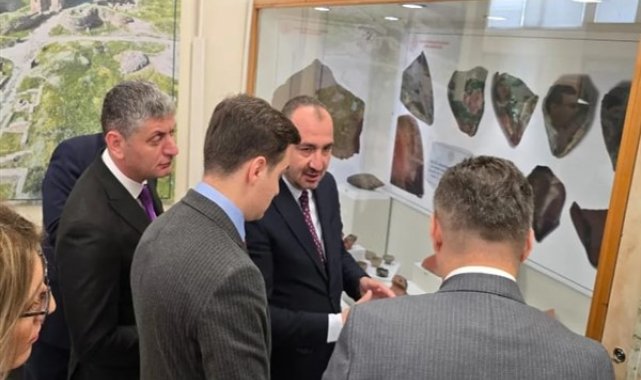 Kars’ta “Ani’nin Hikayesi” sergisi ziyaretçileriyle buluştu