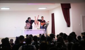 “Kendini Arayan Zürafa” oyunu yollarda – Kültür-Sanat