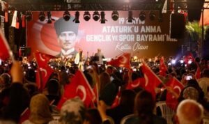 Kepez’de gençlerden saygı konseri
