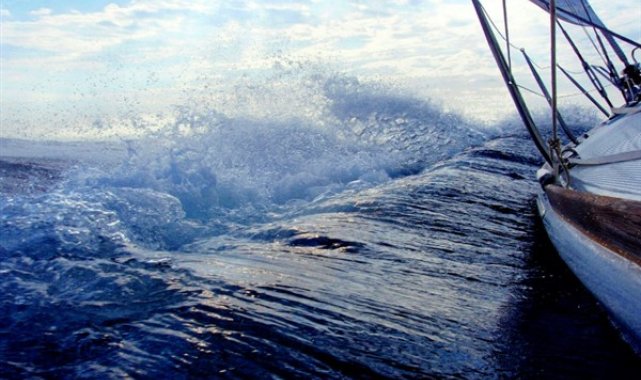 Kepez önlerinde arızalanan tekne Çanakkale Marina’ya demirletildi – Gündem