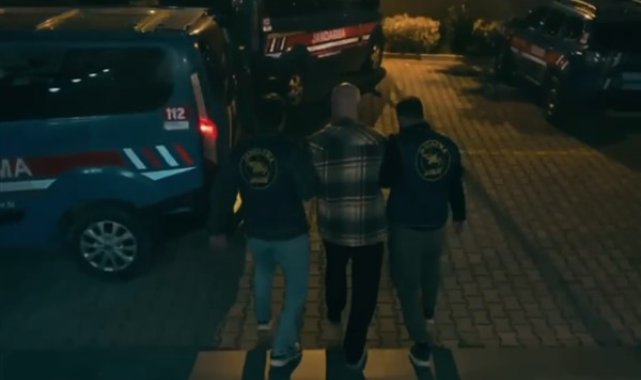 Kırmızı ve Yeşil bültenle aranan 2 şahıs yakalandı – Gündem