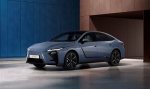 Lexus, yeni ES Sedan modelinin Avrupa prömiyerini gerçekleştirdi – Ekonomi