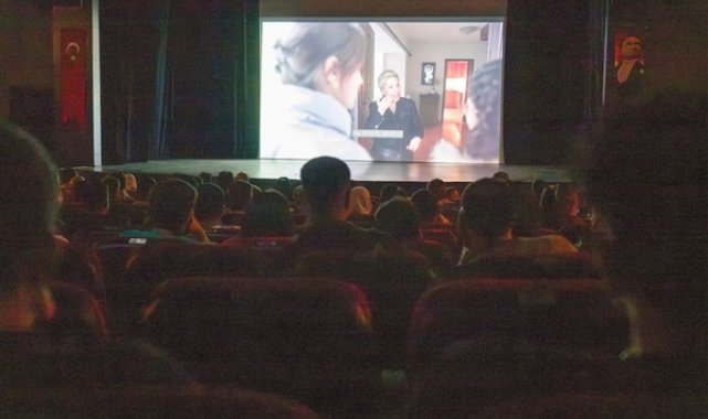 Manisa Büyükşehir Belediyesi’nden işitme engellilere özel film gösterimi – Kültür-Sanat